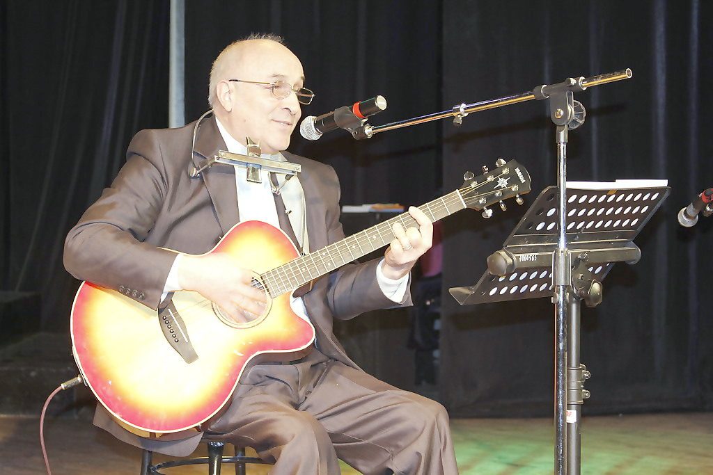 Виктор Калинушкин, гитара