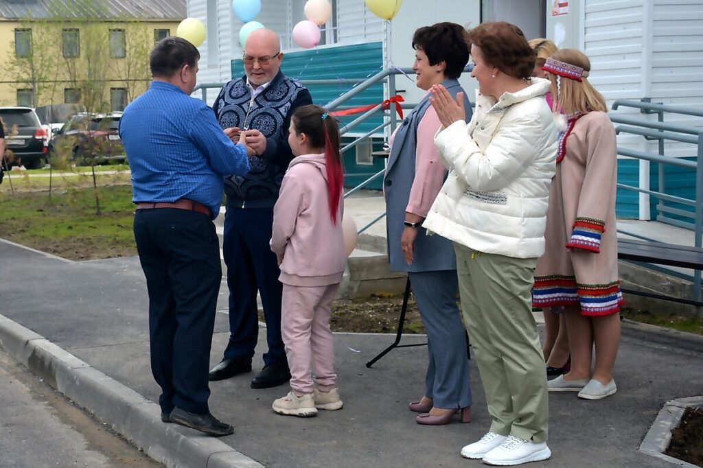 Владимир Семенов, Пойковский, новоселье