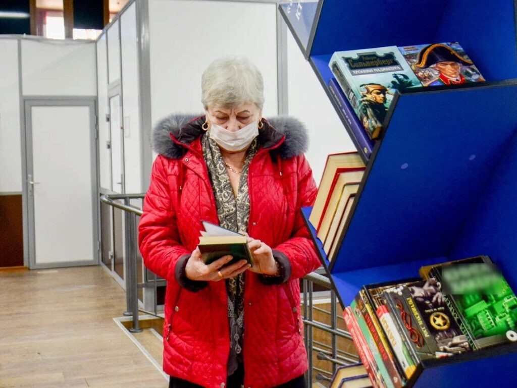 акция, «Книга из рук в руки»