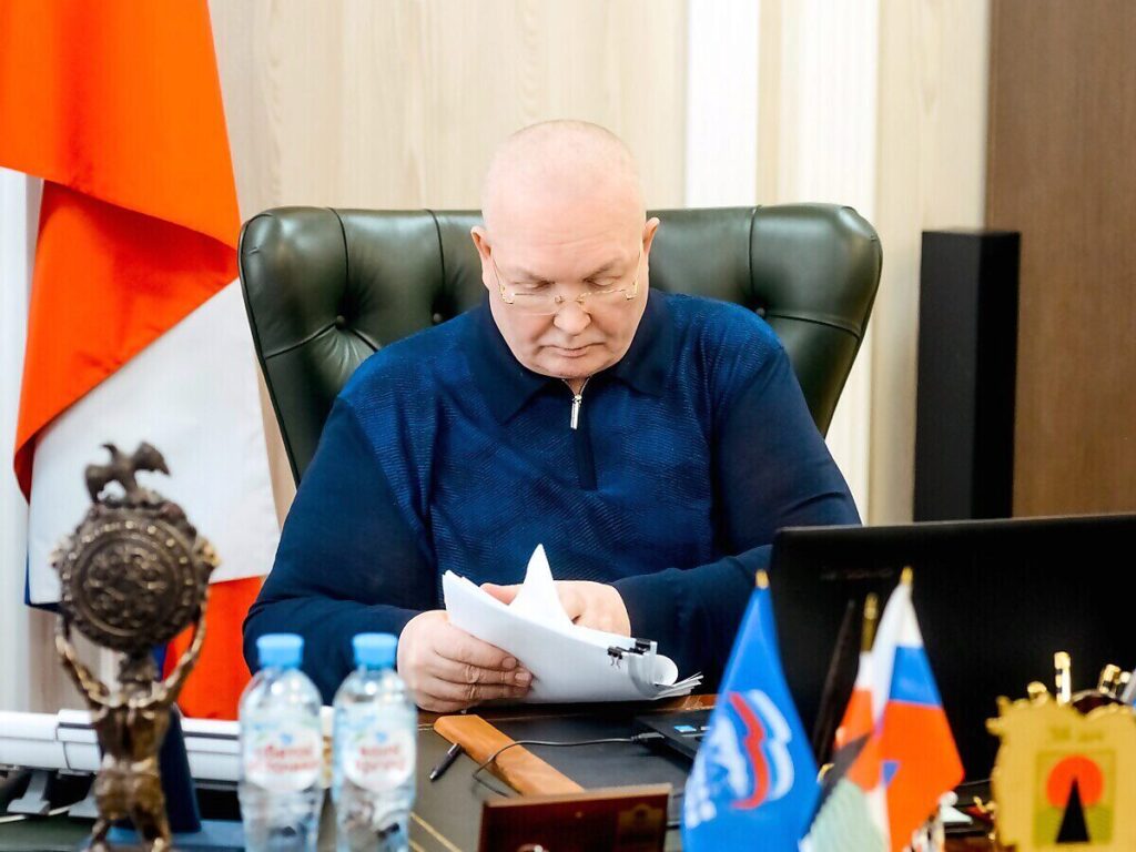 Владимир Семенов принял