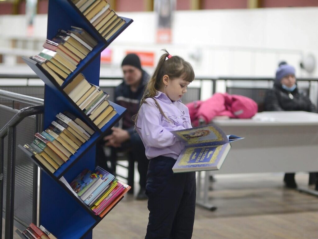 акция «Книга из рук в руки», дети