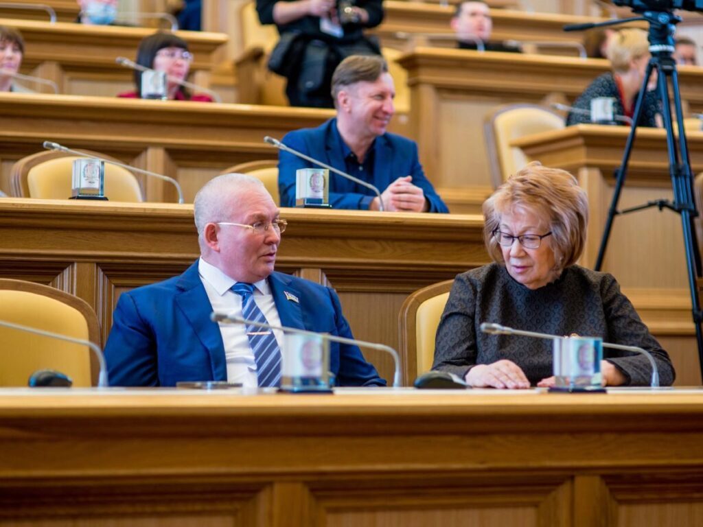 Владимир Семенов, Тамара Сутягина, Думать по-югорски
