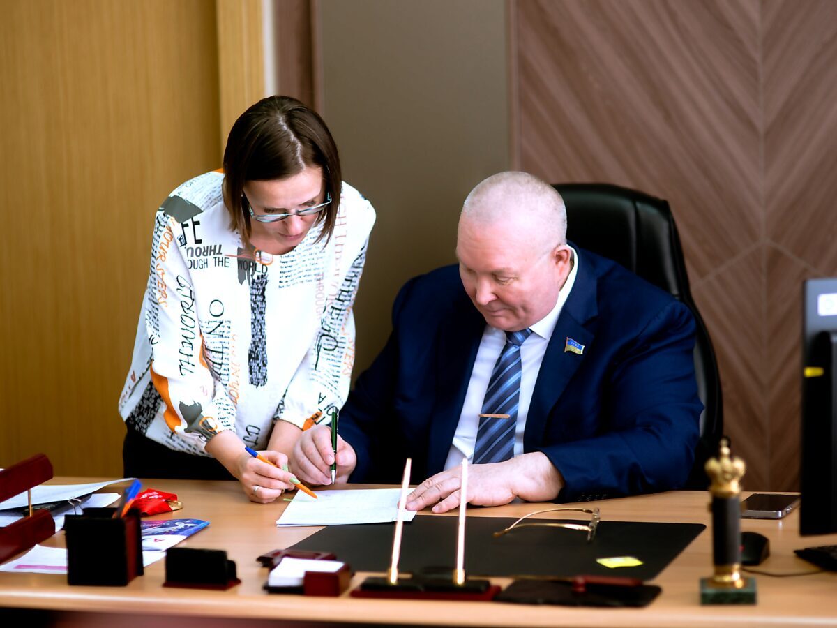 Владимир Семенов, Наталья Пернай, Дума, кабинет