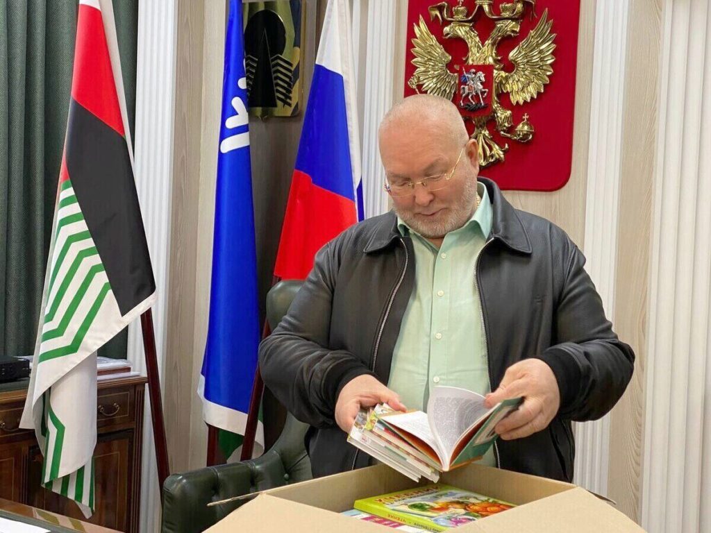 Владимир Семенов, "Книги Донбассу", акция