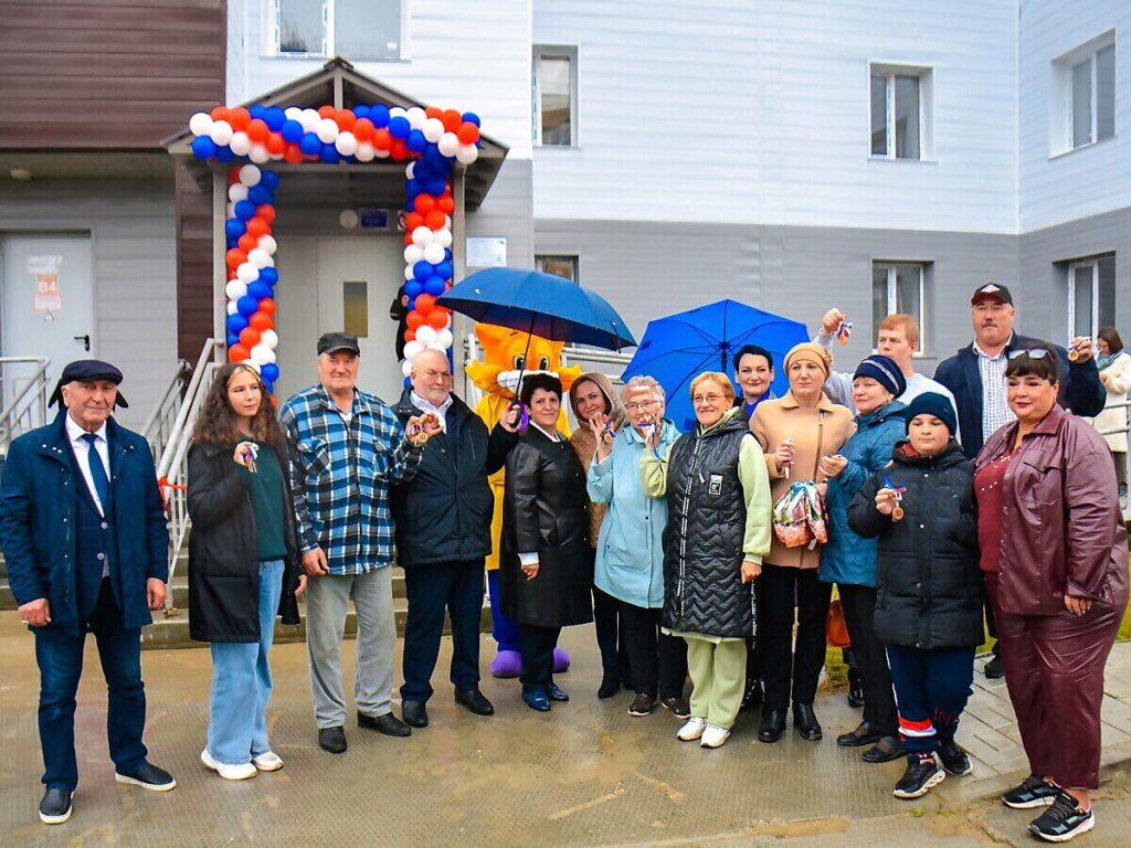 Владимир Семенов, Алла Бочко, Ирина Бородина, Пойковский, новоселье