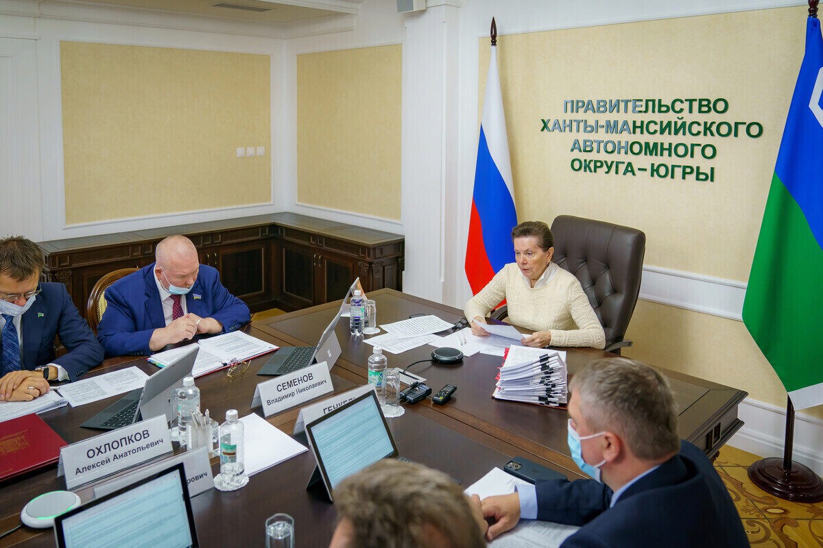 Владимир Семенов, Наталья Комарова, заседание правительства Югры
