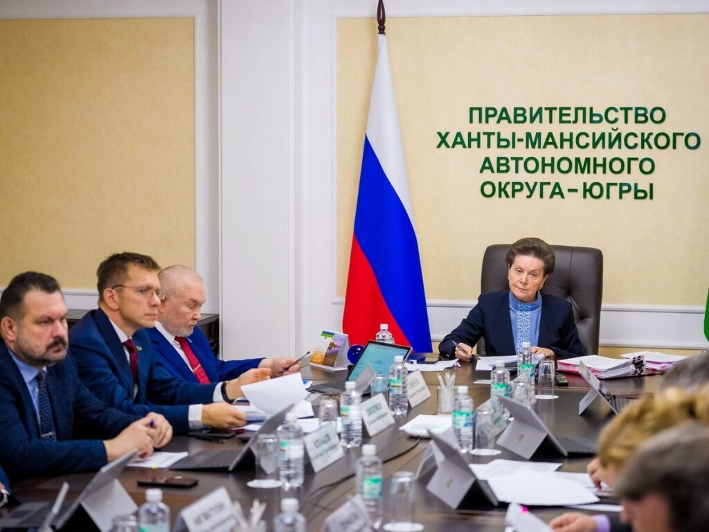 Владислав Кольцоа, Алексей Охлопков, Владимир Семенов, Наталья Комарова, заседание правительства Югры