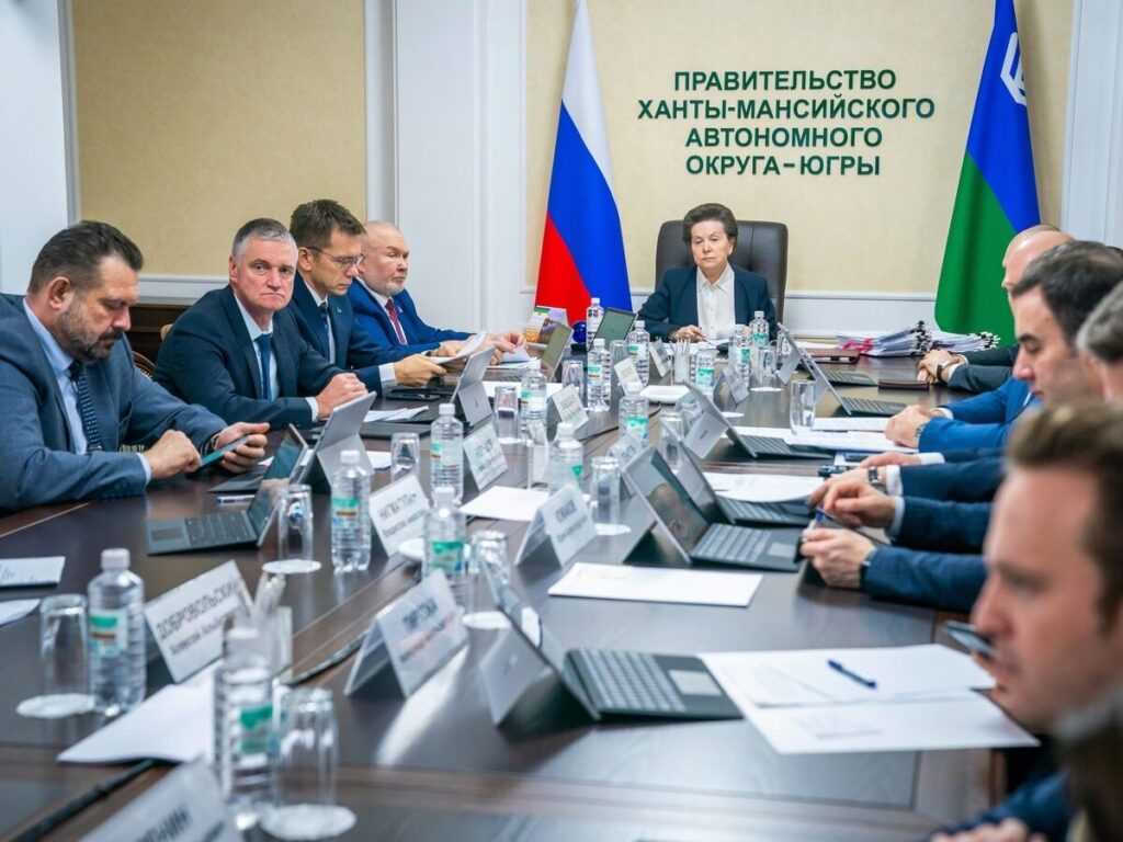 правительство ХМАО, ВЛадимир Семенов, Наталья Комарова