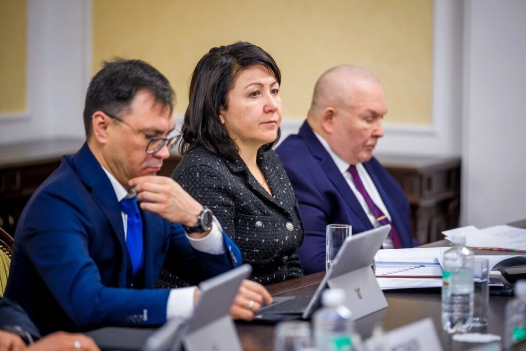 Ольга Литова, Владимир Семенов, правительство автономного округа