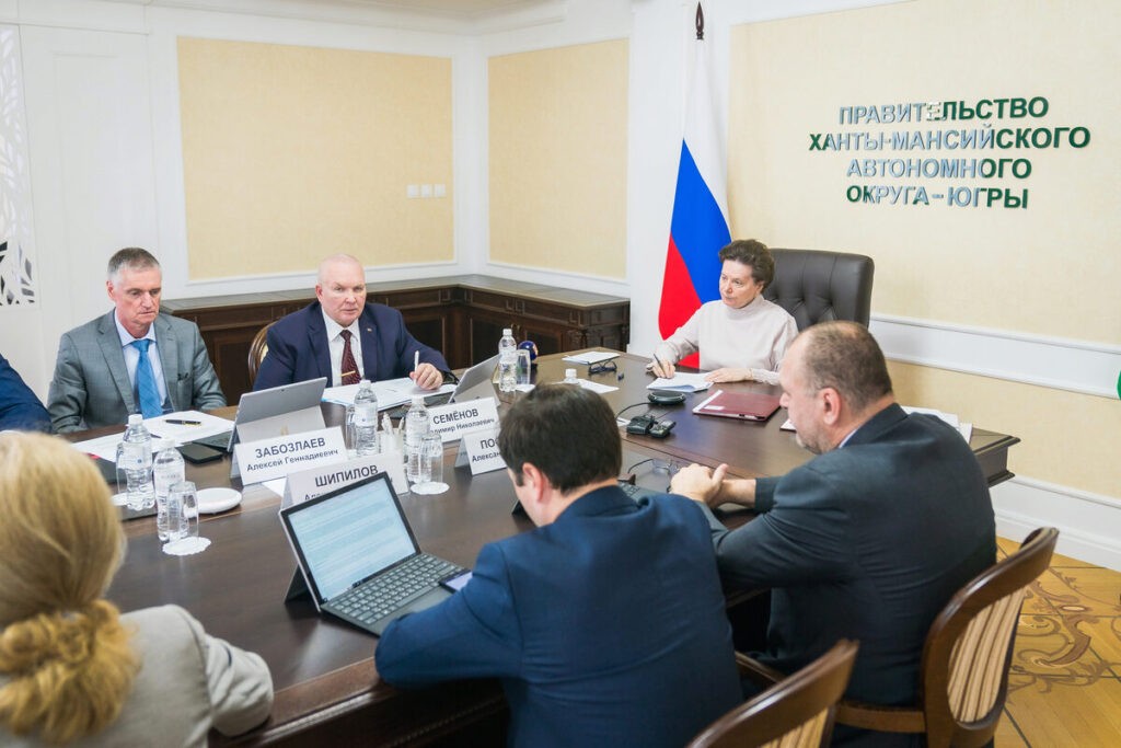 Алексей Забазлаев, Владимир Семенов, Наталья Комарова, правительство