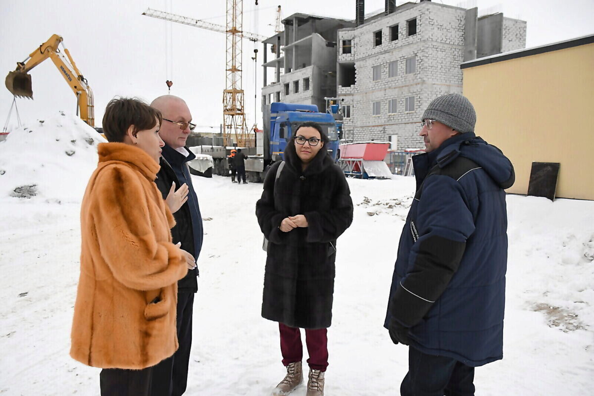 Поликлиника, Пойковский, стройка, Владимир Семенов, Наталья Пернай, Алина