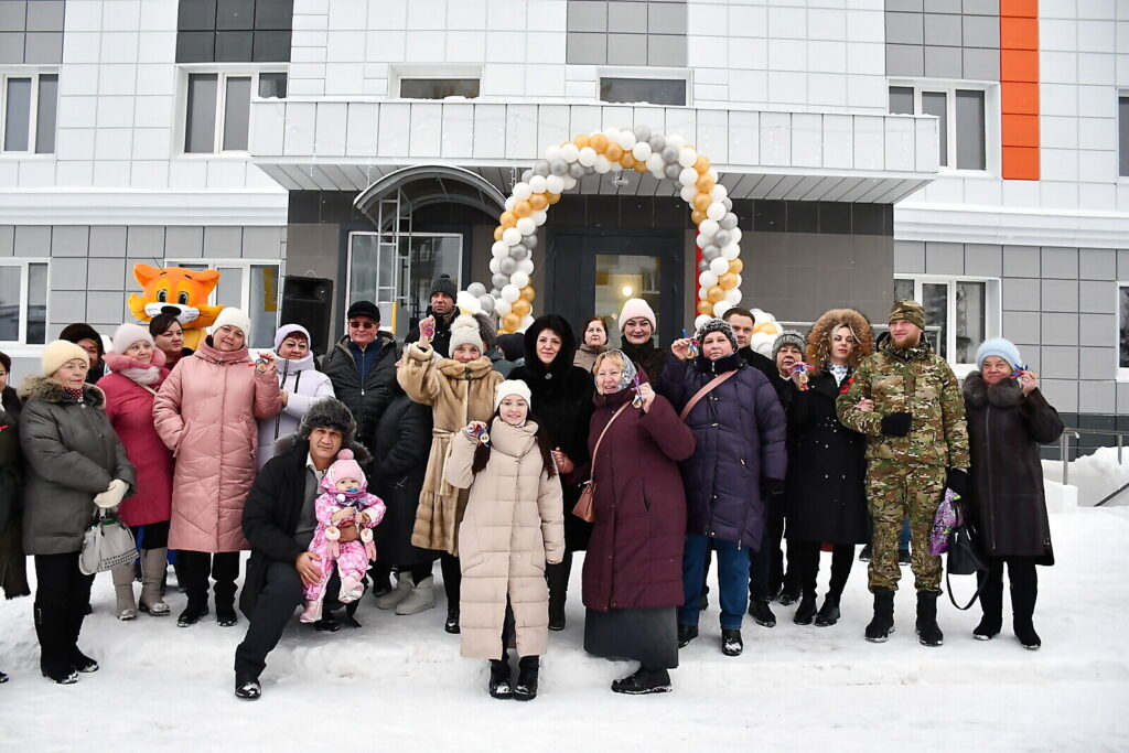 ключи, новоселье, Пойковский, Владимир Семенов, Алла Бочко