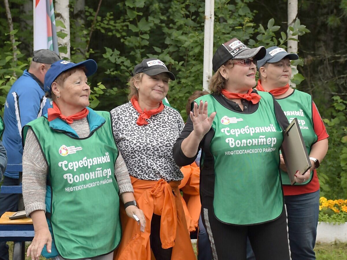 «серебряные» добровольцев, волонтёры, старшее поколение, скандинавская ходьба