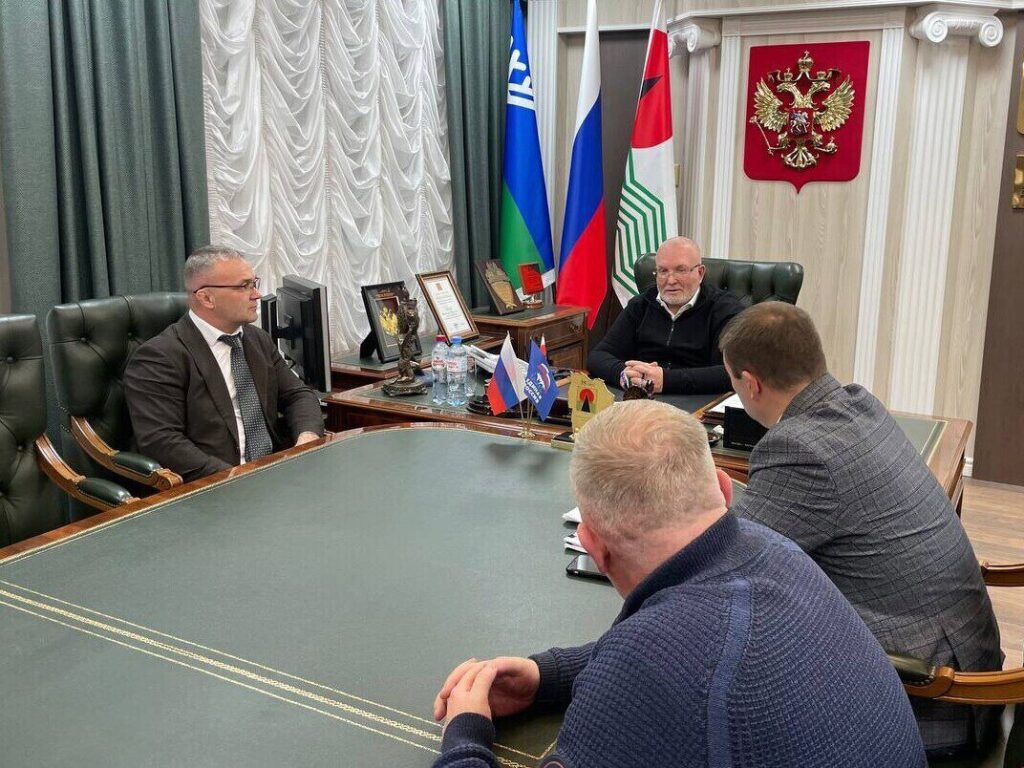 Владимир Семенов, Алексей Бятиков, кабинет
