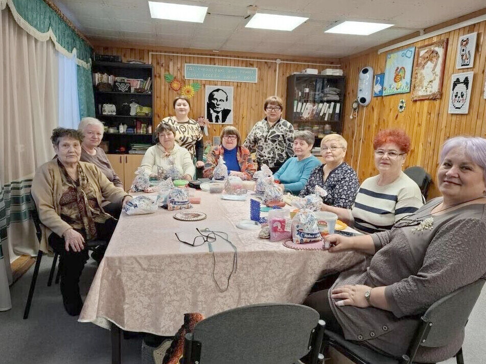 в кругу друзей, общественники, серебряные волонтёры