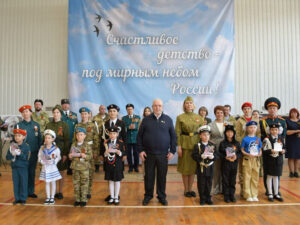 Владимир Семенов, День Победы, детский паратд, школа