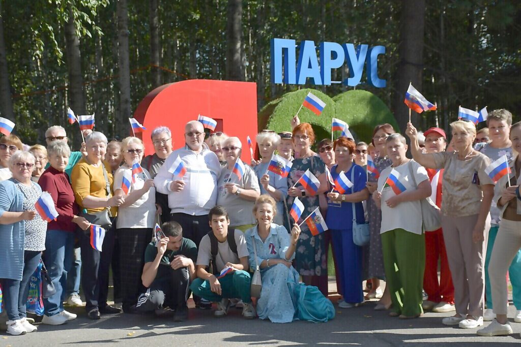 Владимир Семенов, Парус, День государственного флага, проект, старшее поколение