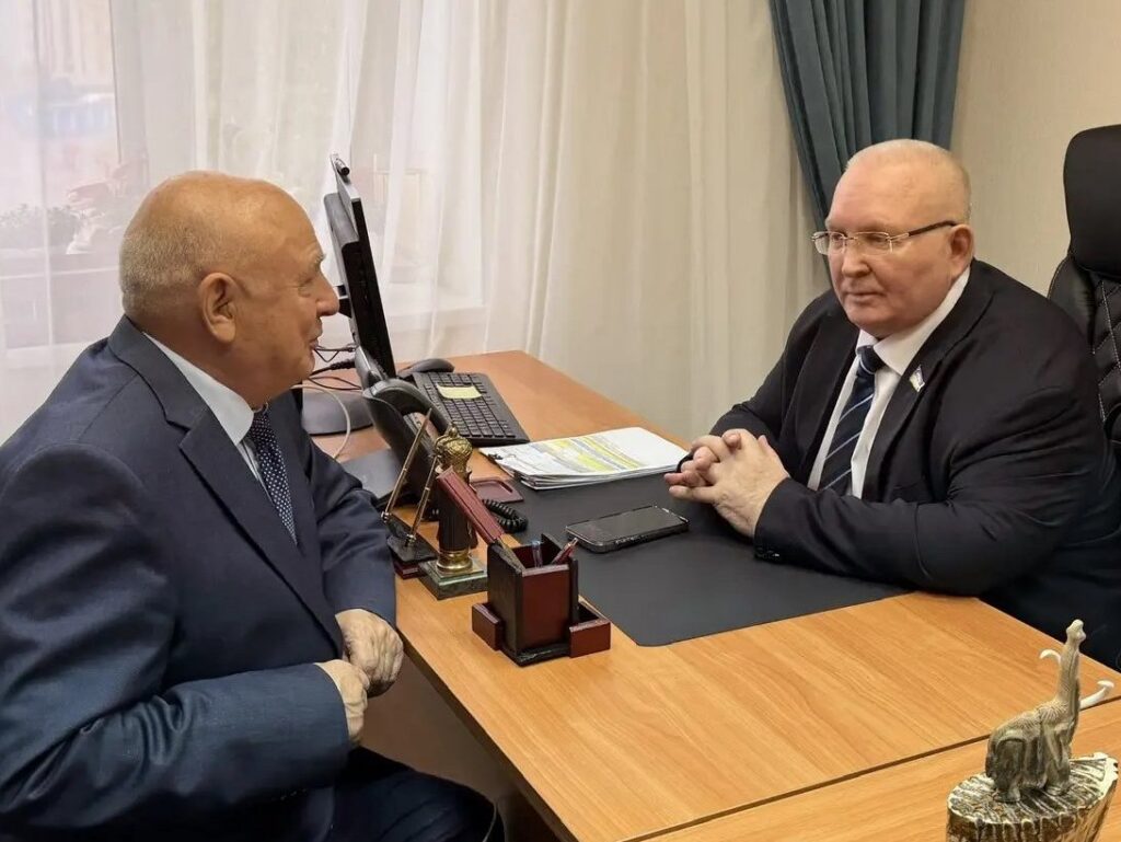 Владимир Семенов, Александр Громут, кабинет
